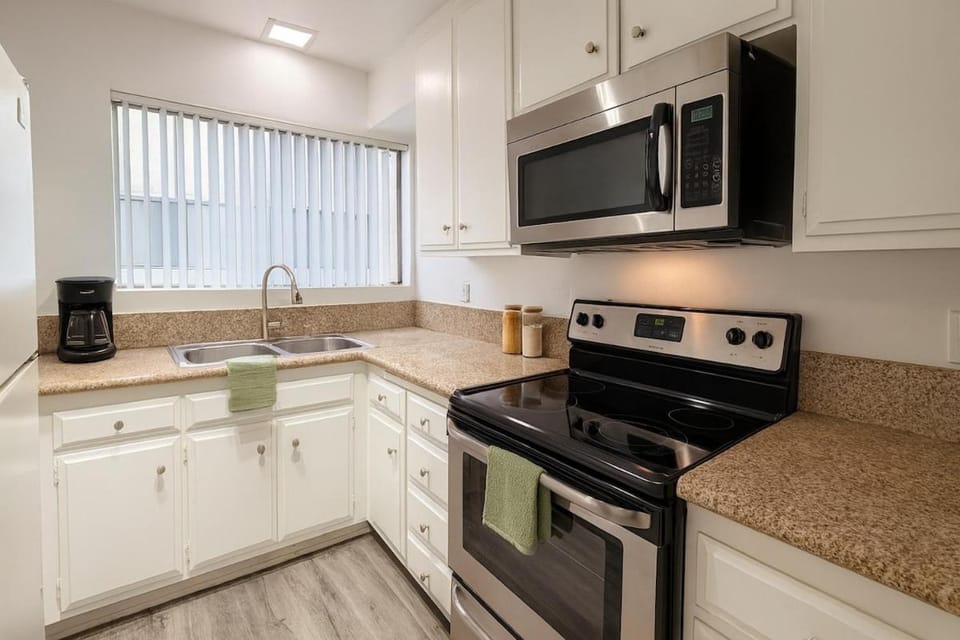 Townhome in Redondo near beach 8ppl washer&dryer Apartment in Redondo Beach