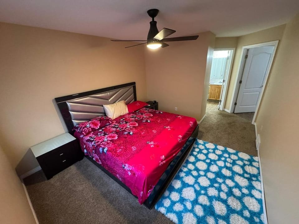 Cozy 2-Bedroom Suite Near Sylvan Lake Apartment in Sylvan Lake