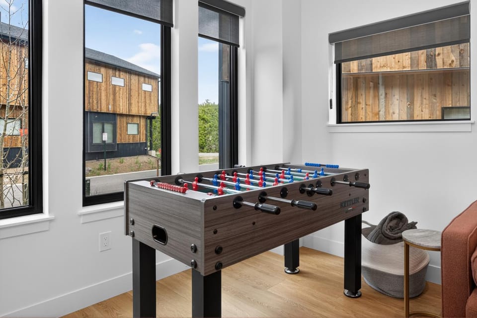 Day, Game Room, furniture