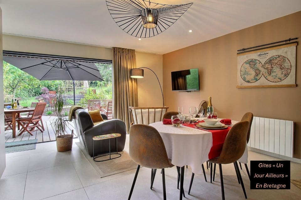 Patio, TV and multimedia, Living room, Dining area