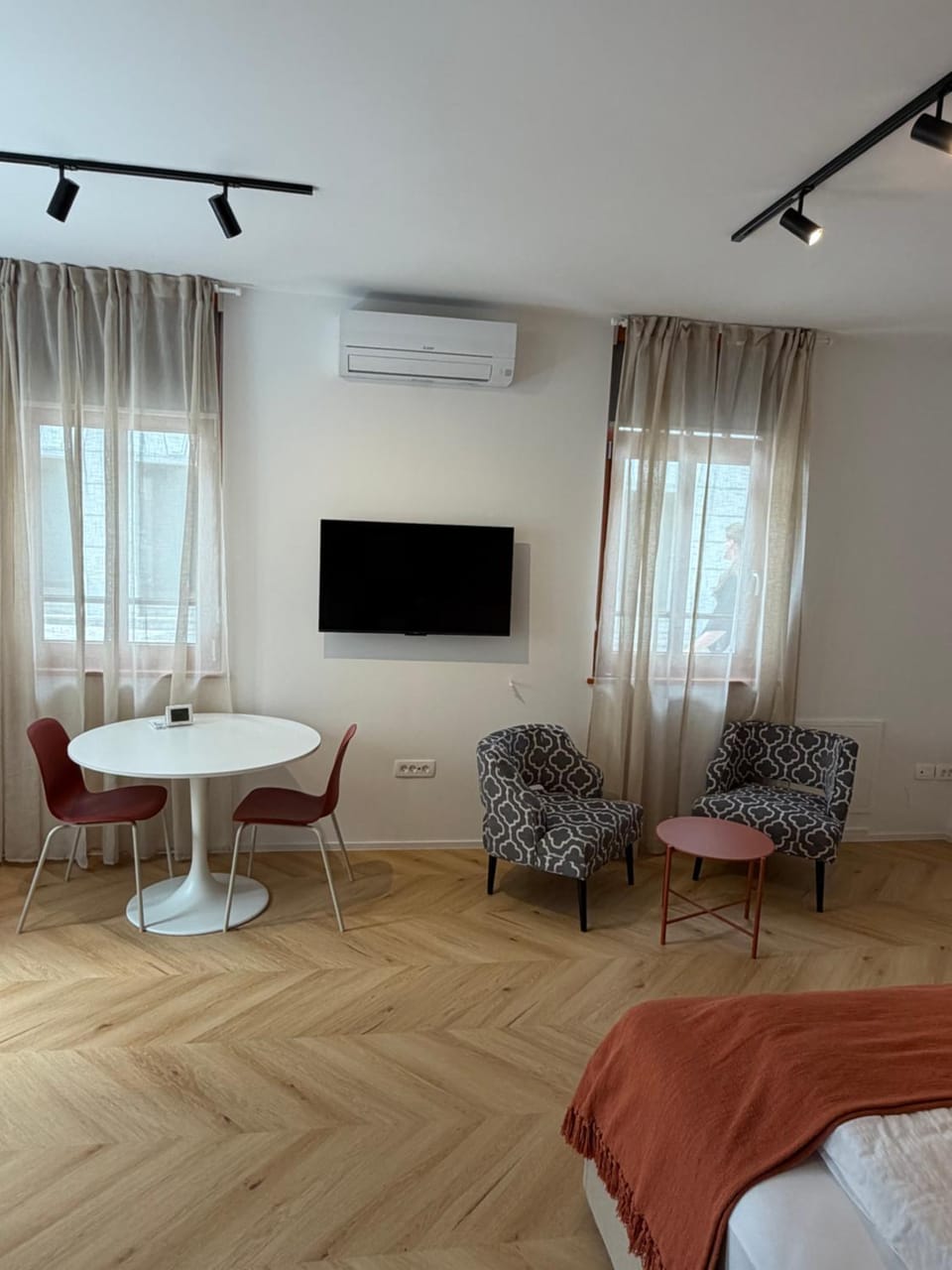 TV and multimedia, Living room, Photo of the whole room, air conditioner