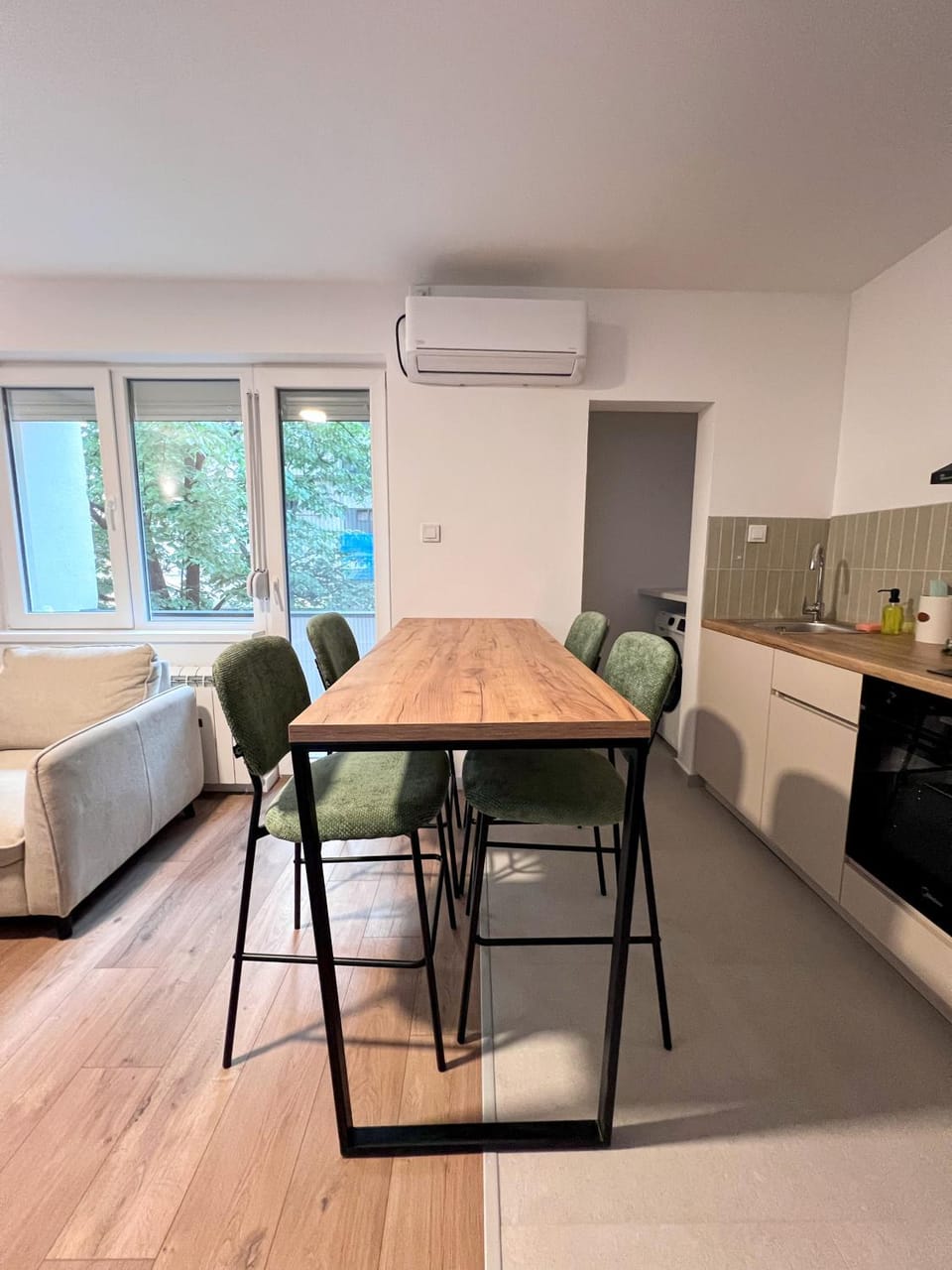 Dining area, kitchen