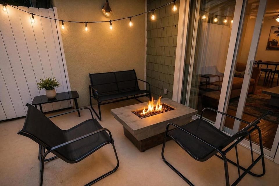Ocean Aura Beach Front Getaway, Steps to Sand Apartment in Redondo Beach