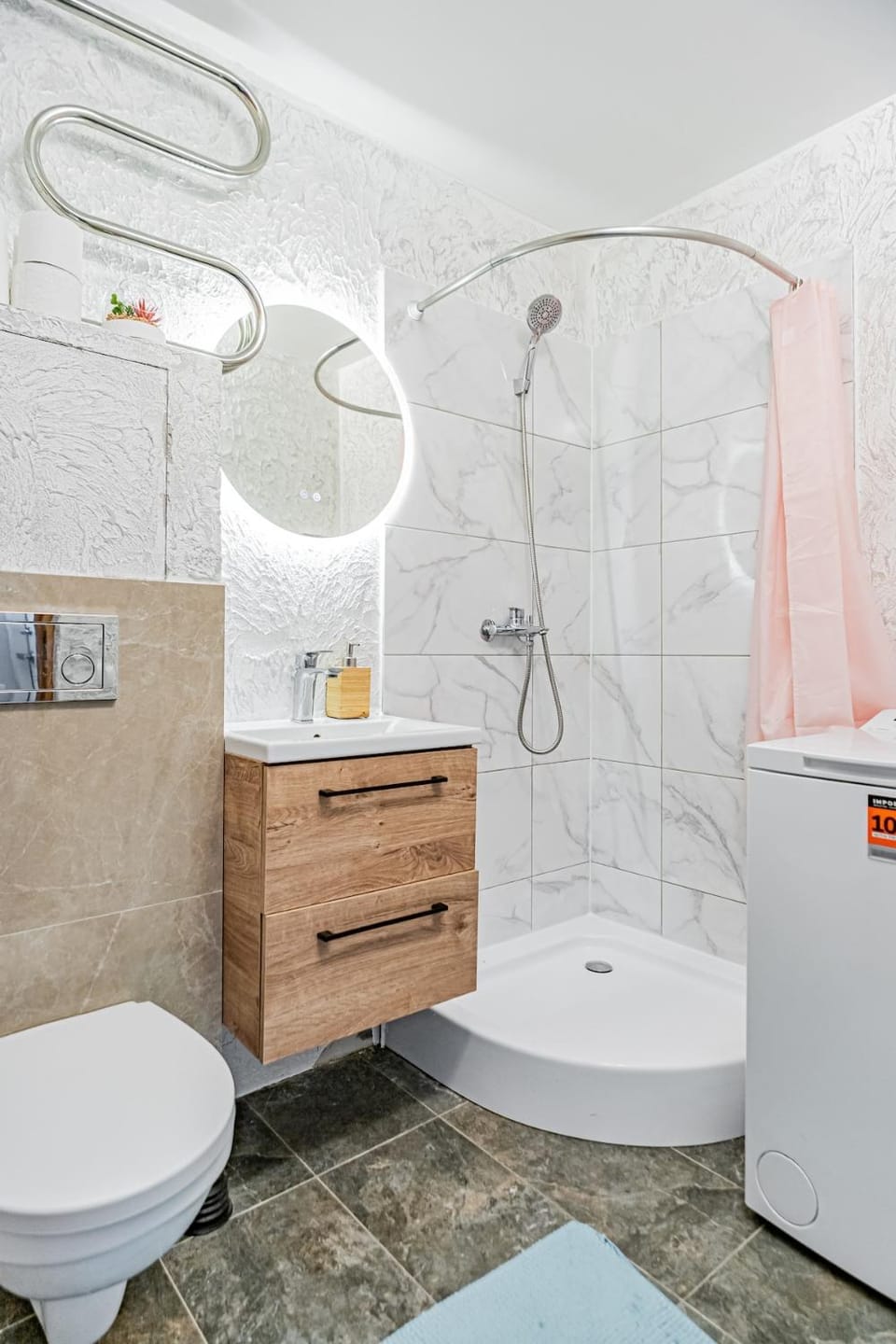 Villem Accom - Your Hub of Coziness Next to a Spa Apartment in Tallinn