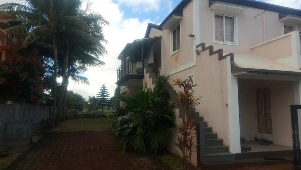 Spacious Groundfloor apartment 150m- public beach Apartment in Trou-aux-Biches