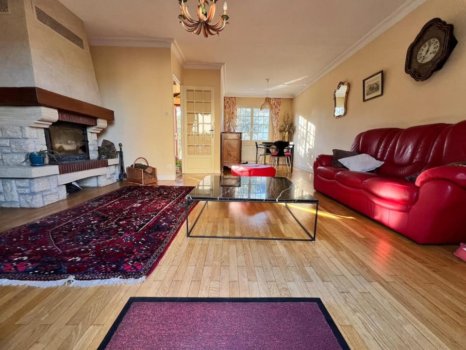 House with garden Villa in Auvergne-Rhône-Alpes