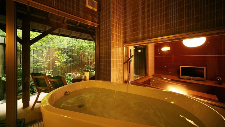 Bathroom, Photo of the whole room