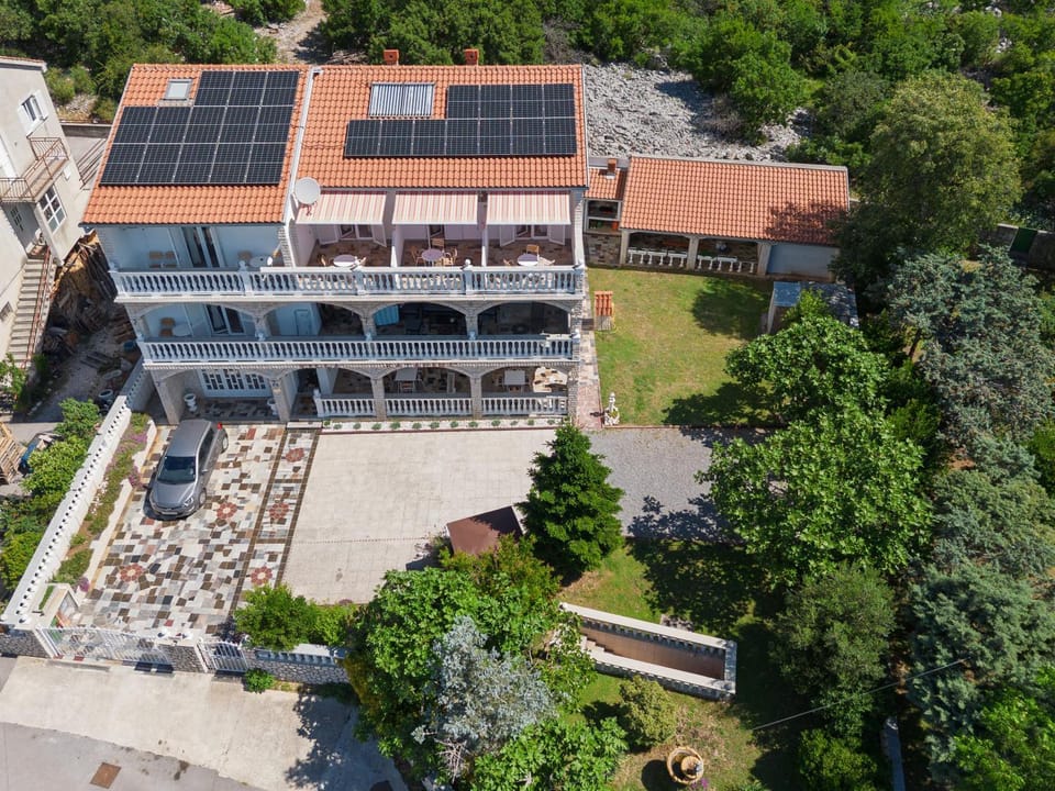 Property building, Day, Bird's eye view