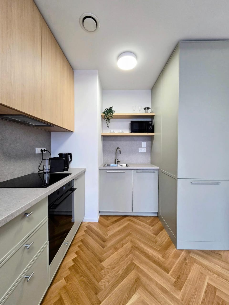 Coffee/tea facilities, Kitchen or kitchenette, dishwasher, microwave, oven