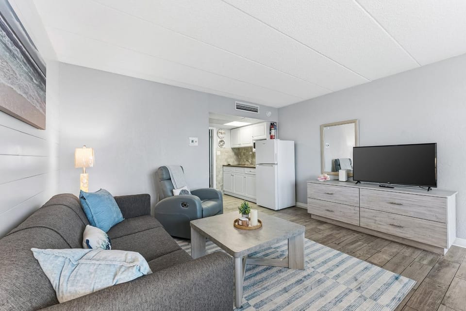 Modern Beach Condo with Ocean Views, Pool & Prime Walkable Location House in Wildwood