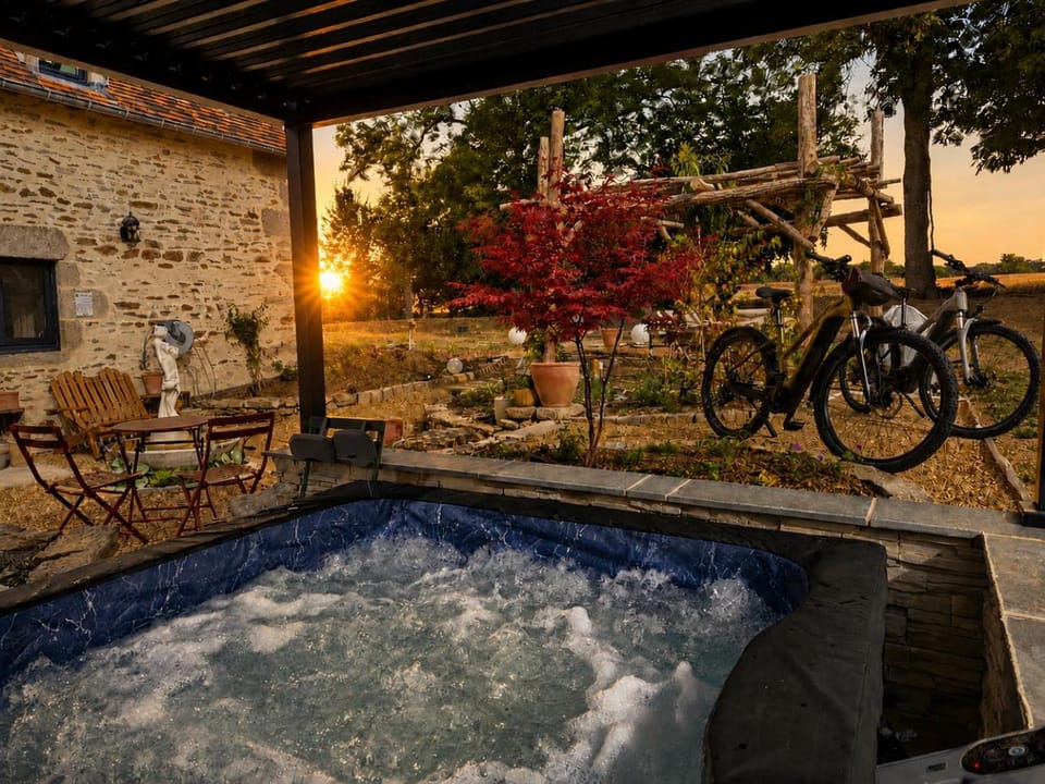 Natural landscape, Hot Tub, Cycling, Sunset