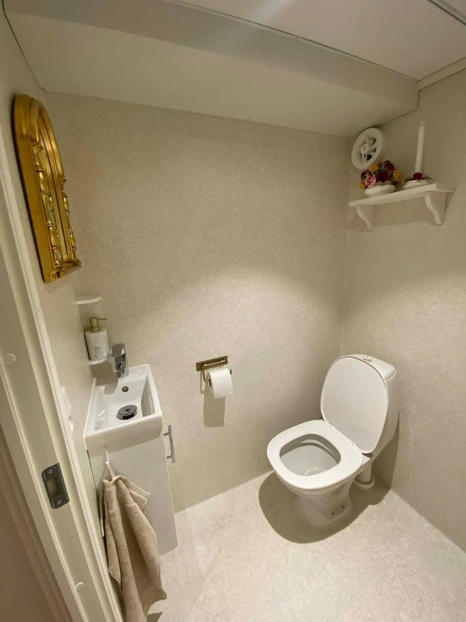 Elf's Cottage Apartment in Europe