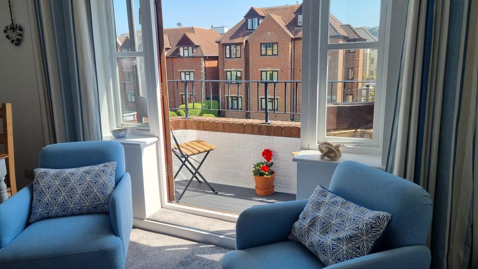 View (from property/room), Balcony/Terrace, Living room, Seating area