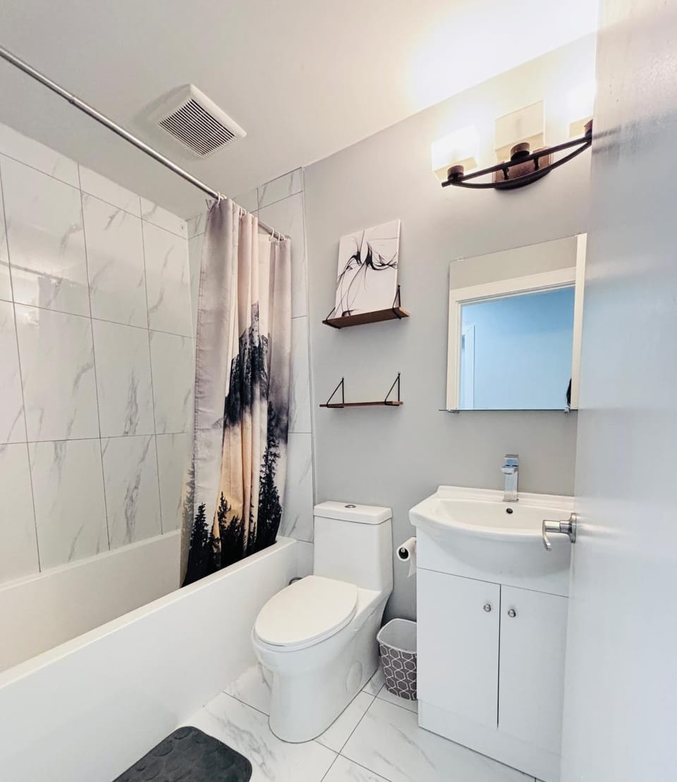 Modern 2-Level Guesthouse w Balcony Bed and Breakfast in Vancouver