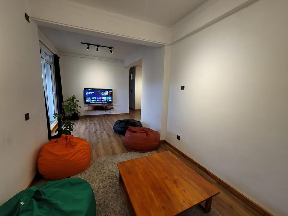 Communal lounge/ TV room, TV and multimedia, Living room, Seating area, Evening entertainment