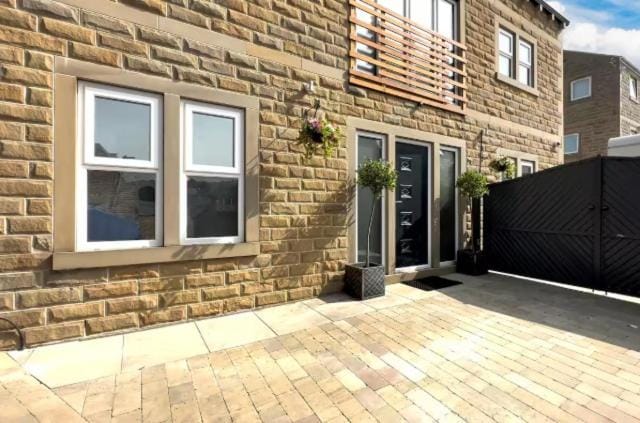 RA7C Stylish Loft Stay Vacation rental in Dewsbury
