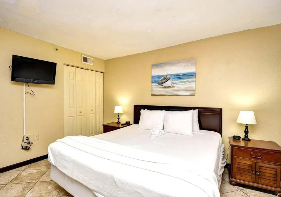 Relaxing Oceanfront 1 Bedroom Unit at Meridian Plaza Apartment in Myrtle Beach