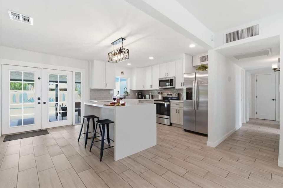 Sunrise-Sparkling Pool-BBQ Grill-Mins to Old Town House in Scottsdale