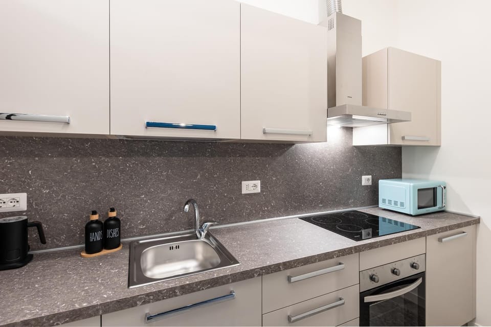 microwave, oven, stove, kitchen