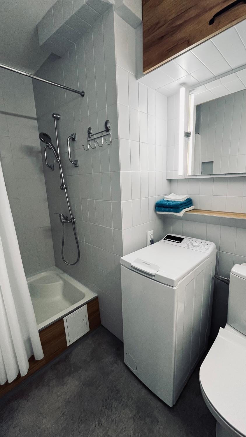 Shower, Bathroom, towels