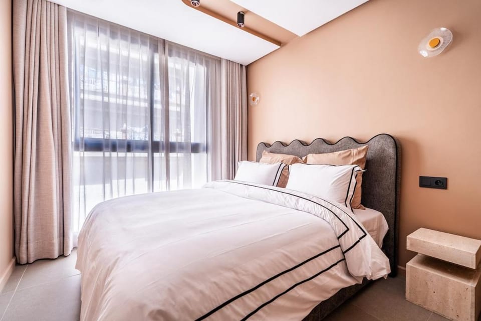 Elite 2BR 2BA Sleeps 5 Parking Downtown Calm AC Apartment in Casablanca