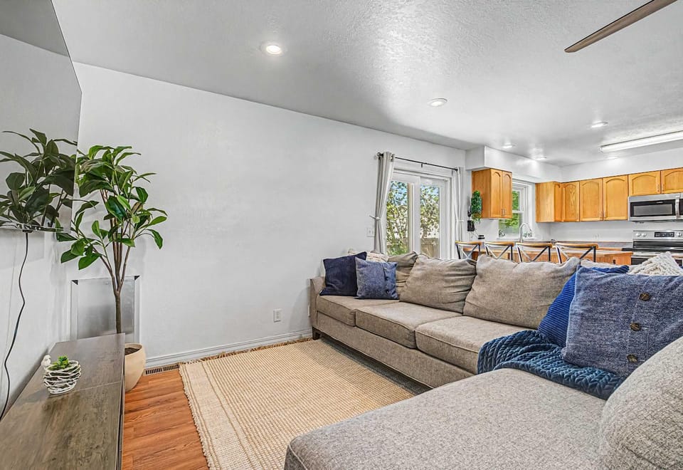 Cozy 3BR Burley Home Spacious Yard Snake River House in Idaho