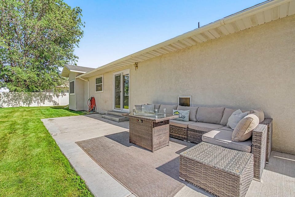 Cozy 3BR Burley Home Spacious Yard Snake River House in Idaho