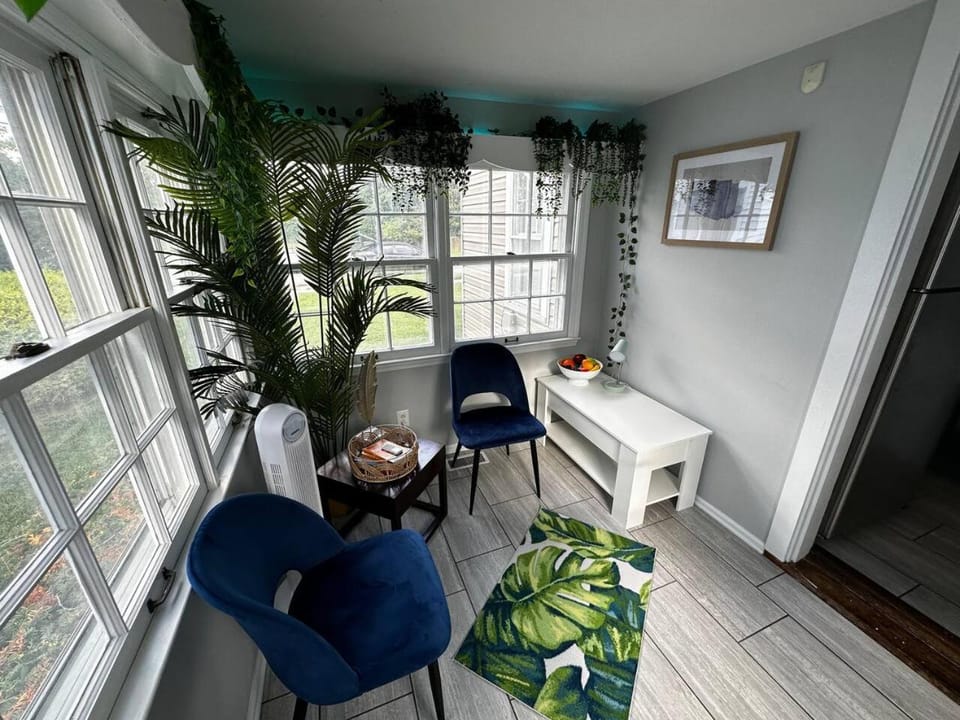 Pet-Friendly Retro Home Near Horse Park & Ark House in Georgetown