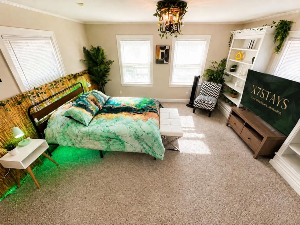 Pet-Friendly Retro Home Near Horse Park & Ark House in Georgetown