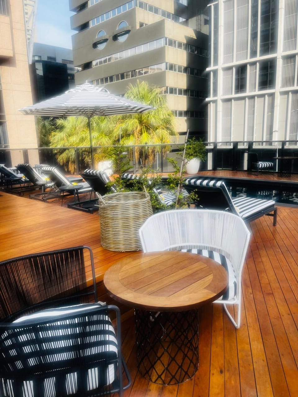 Property building, Restaurant/places to eat, View (from property/room), Balcony/Terrace, Seating area, Swimming pool