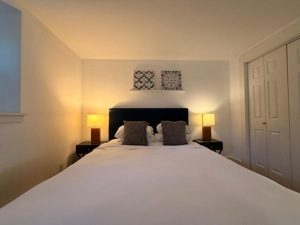 Quaint One Bedroom with Free Parking in Capitol Hill Apartment in Capitol Hill