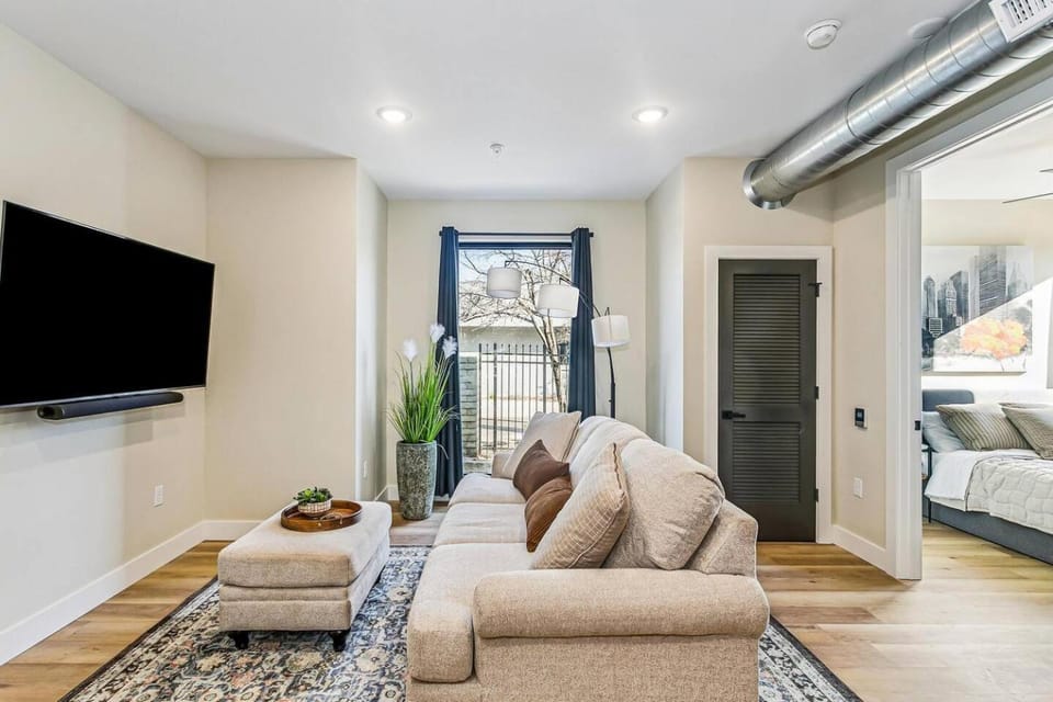 Hyde Park Flats Luxury Apartment Near Downtown! Apartment in Wichita