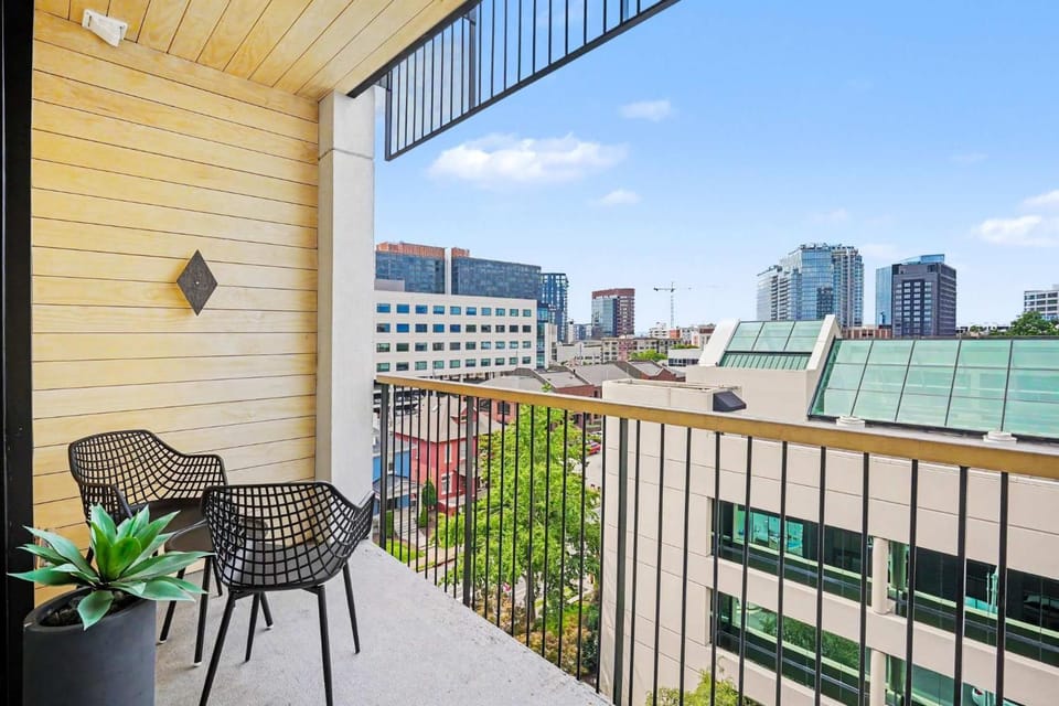 Fortissimo - Pool - Gym - Mins to Broadway House in Music Row