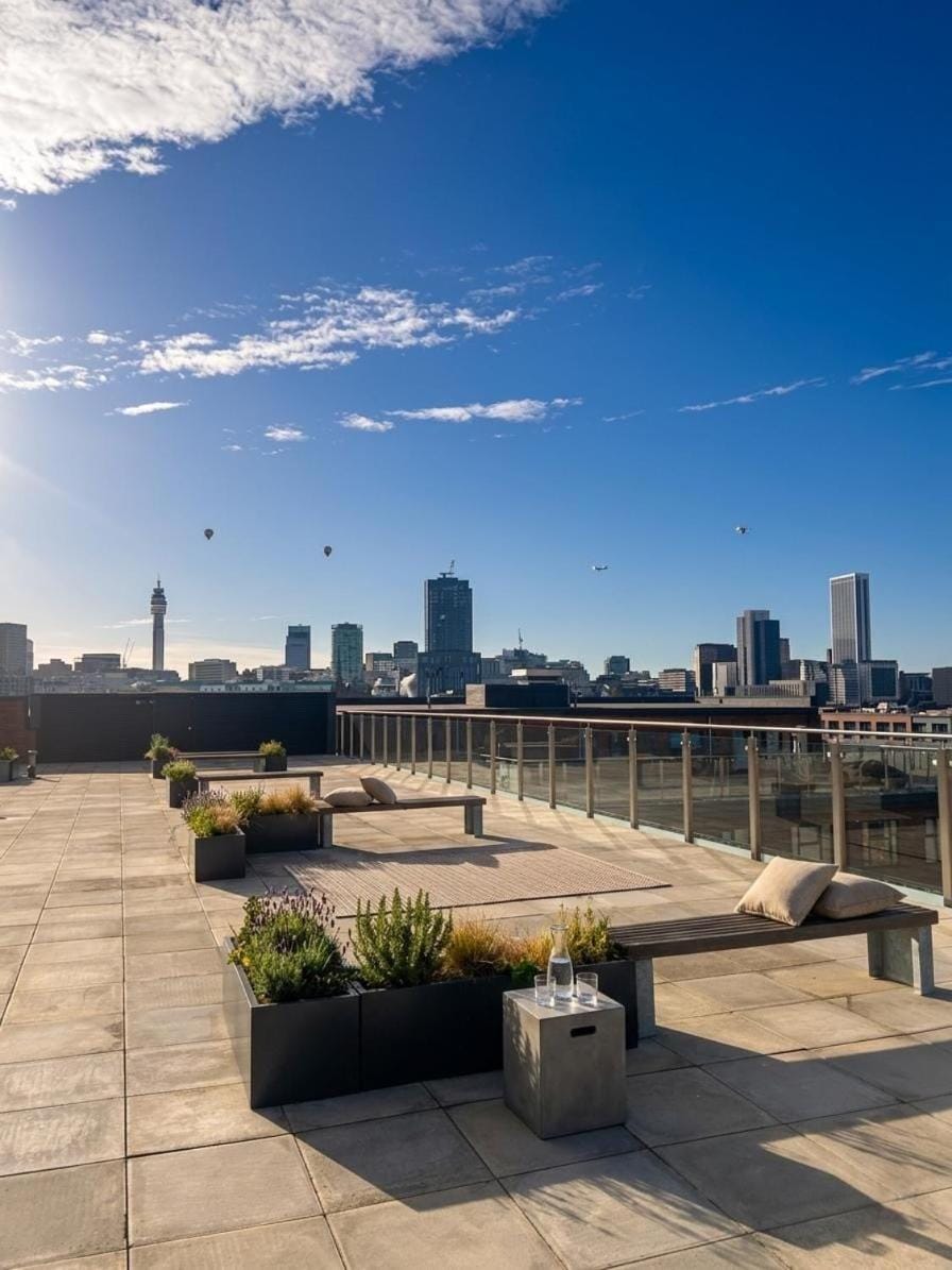 Panoramic View City Centre Apartment And Free Netflix Apartment in Birmingham