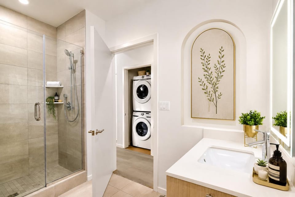 Shower, Bathroom, towels, washing machine