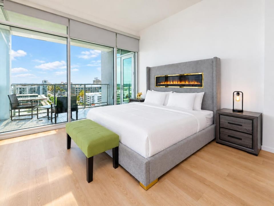 Bed, View (from property/room), Balcony/Terrace, Photo of the whole room, Bedroom, fireplace