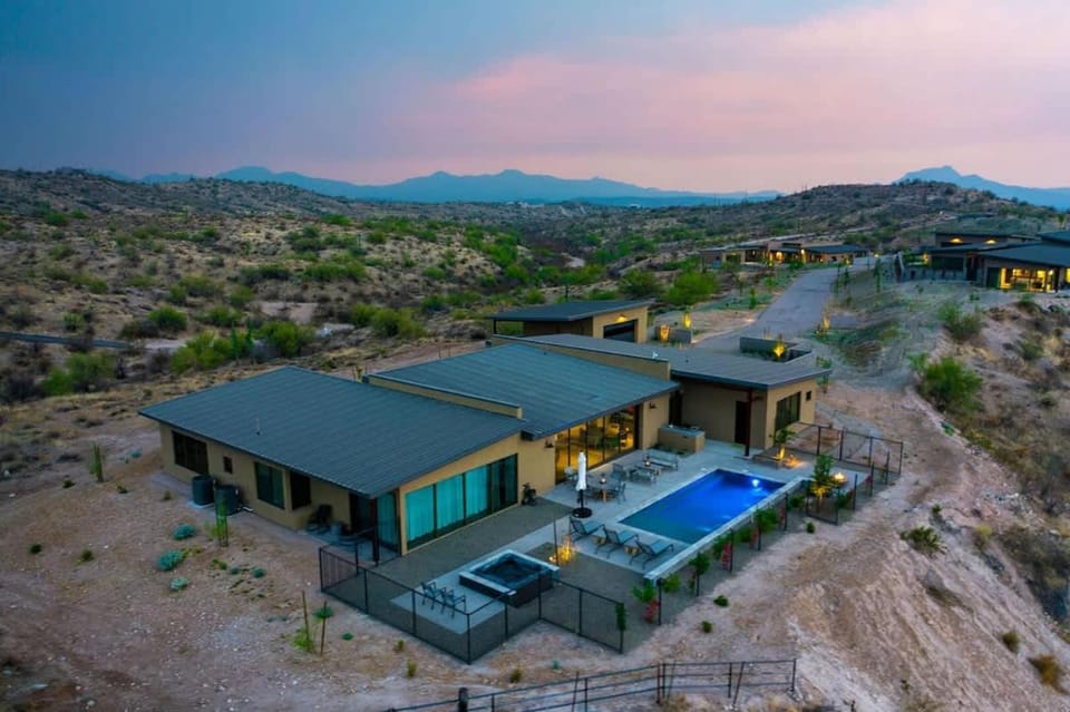 Paradise Canyon Retreat - 3 Private Estates House in Maricopa County