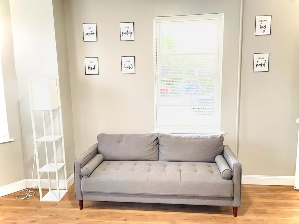 Floral Apartment by CityLux - 10 mins from Airport Apartment in Philadelphia