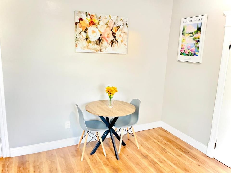 Floral Apartment by CityLux - 10 mins from Airport Apartment in Philadelphia