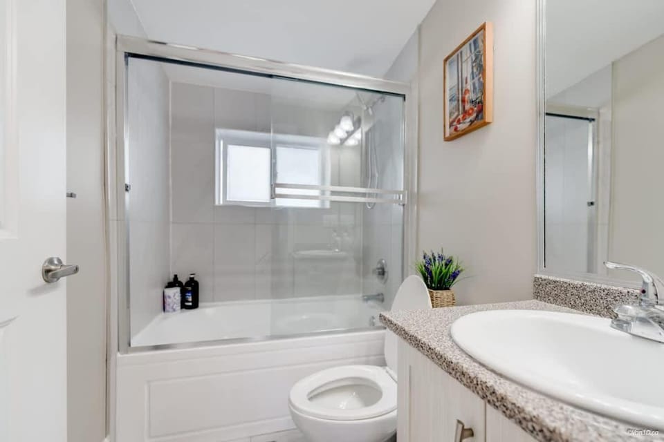 Quiet 2BR Suits in Vancouver with Private Entry House in Vancouver