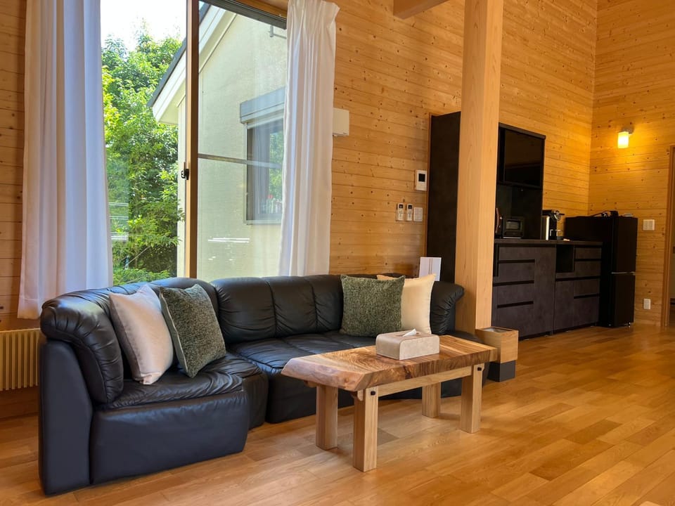 Communal lounge/ TV room, Living room, Seating area