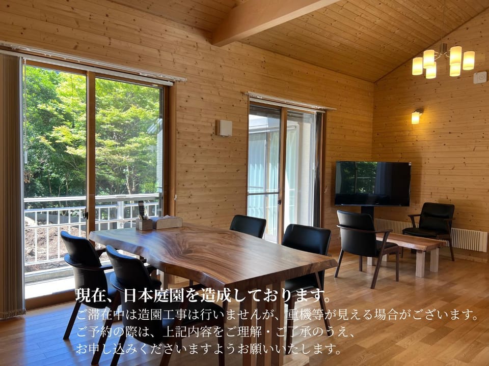 Communal lounge/ TV room, TV and multimedia, Living room, Seating area, Dining area