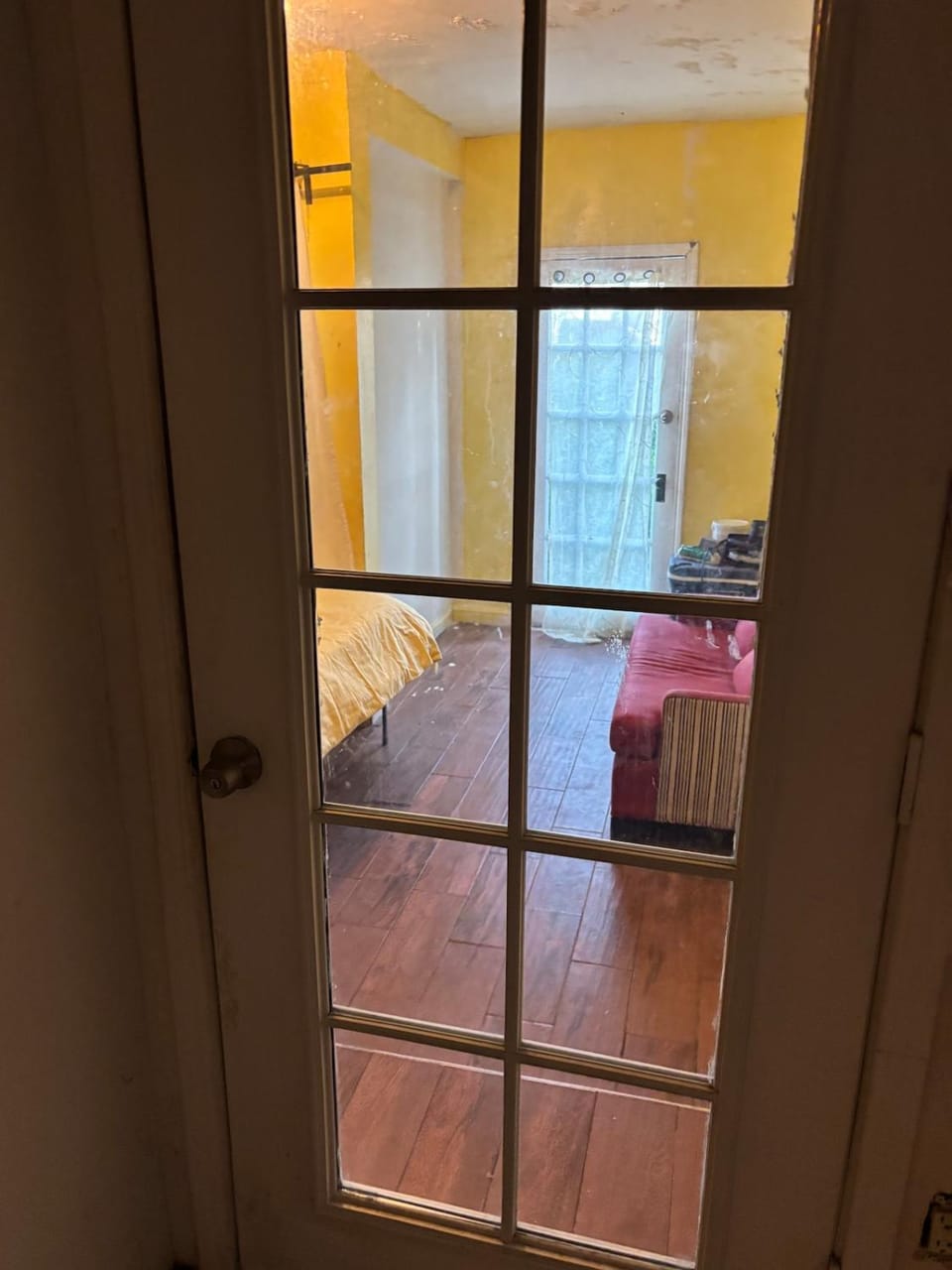Cottage with French doors and tons of sunlight Apartment in Oakland