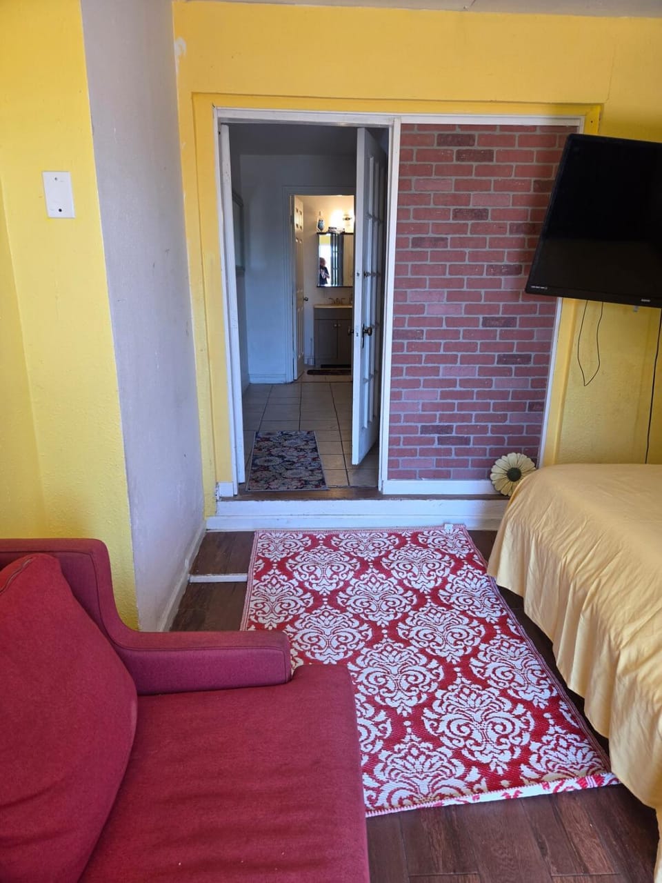 Cottage with French doors and tons of sunlight Apartment in Oakland