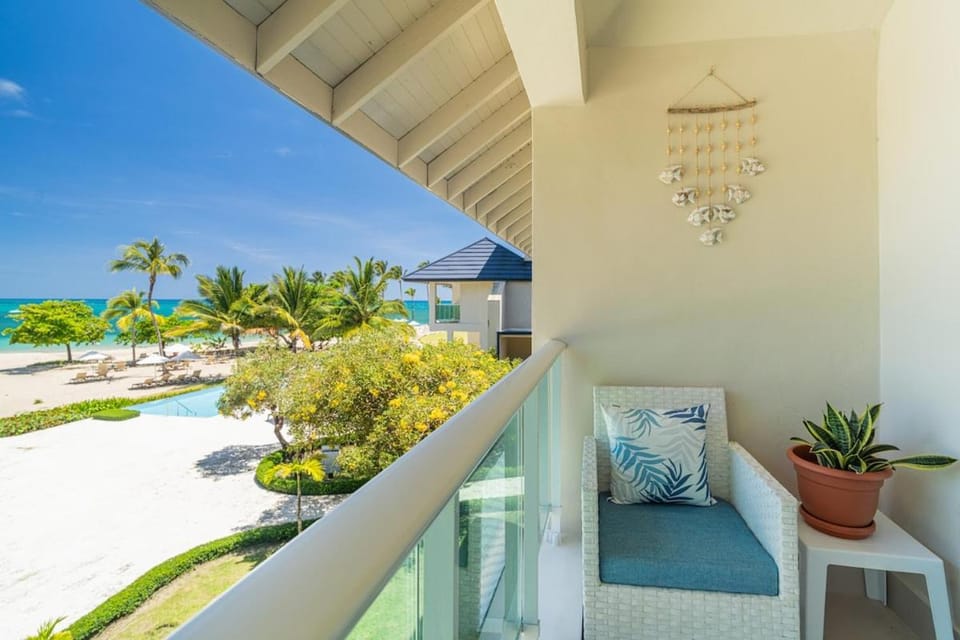 Oceanfront Penthouse, Pools & Beach Access Apartment in Puerto Plata
