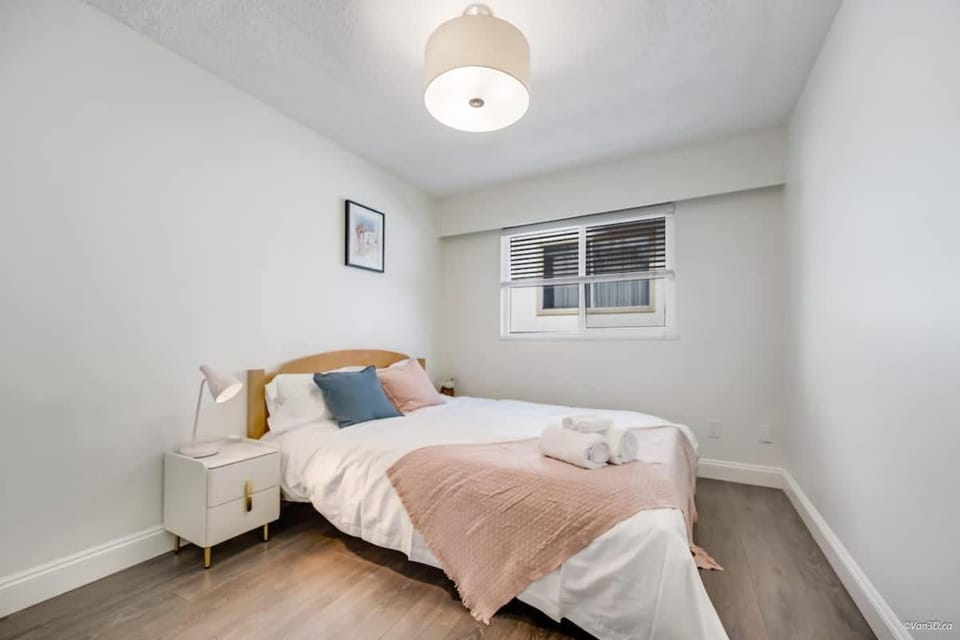 Spacious 3BR Home 2 Full Baths - near metrotown House in Vancouver