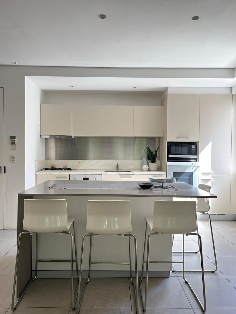 Two Bed Apartment on Leafy Crown St, Surry Hills Apartment in Surry Hills