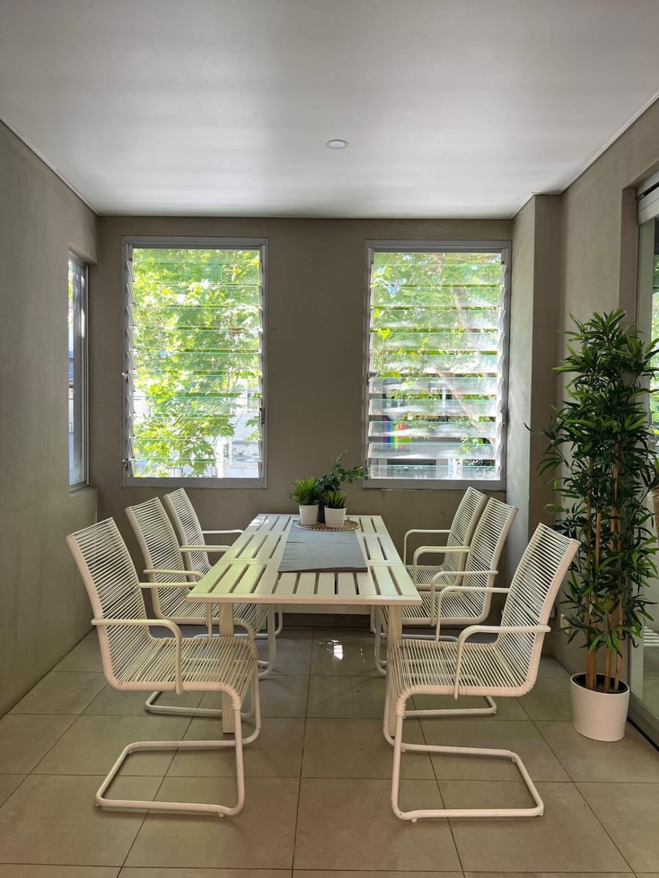 Two Bed Apartment on Leafy Crown St, Surry Hills Apartment in Surry Hills