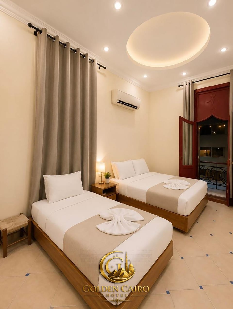 Bed, Living room, Photo of the whole room, Seating area, Bedroom, towels, air conditioner