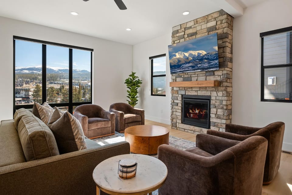 Living room, Seating area